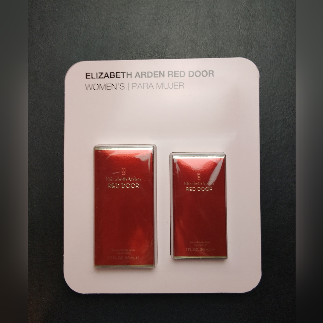 Elizabeth Arden Red Door  2 Pc Gift Set 17 Oz Edt Spray 1 Oz Edt Spray